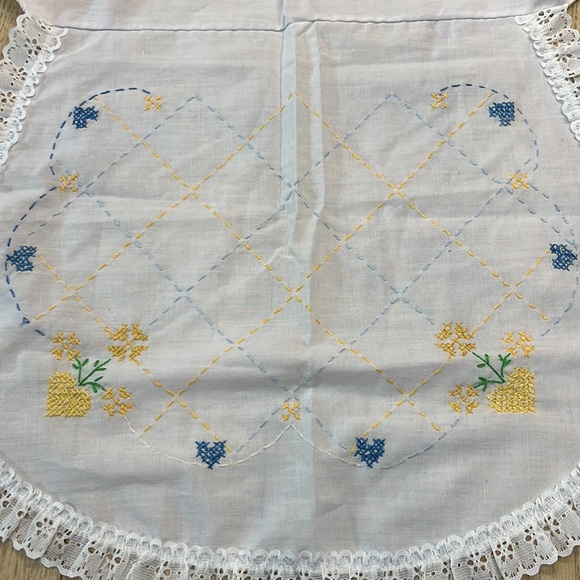 Vintage Hand Embroidered Lace Trim Milkmaid Waist Apron - Picture 2 of 3